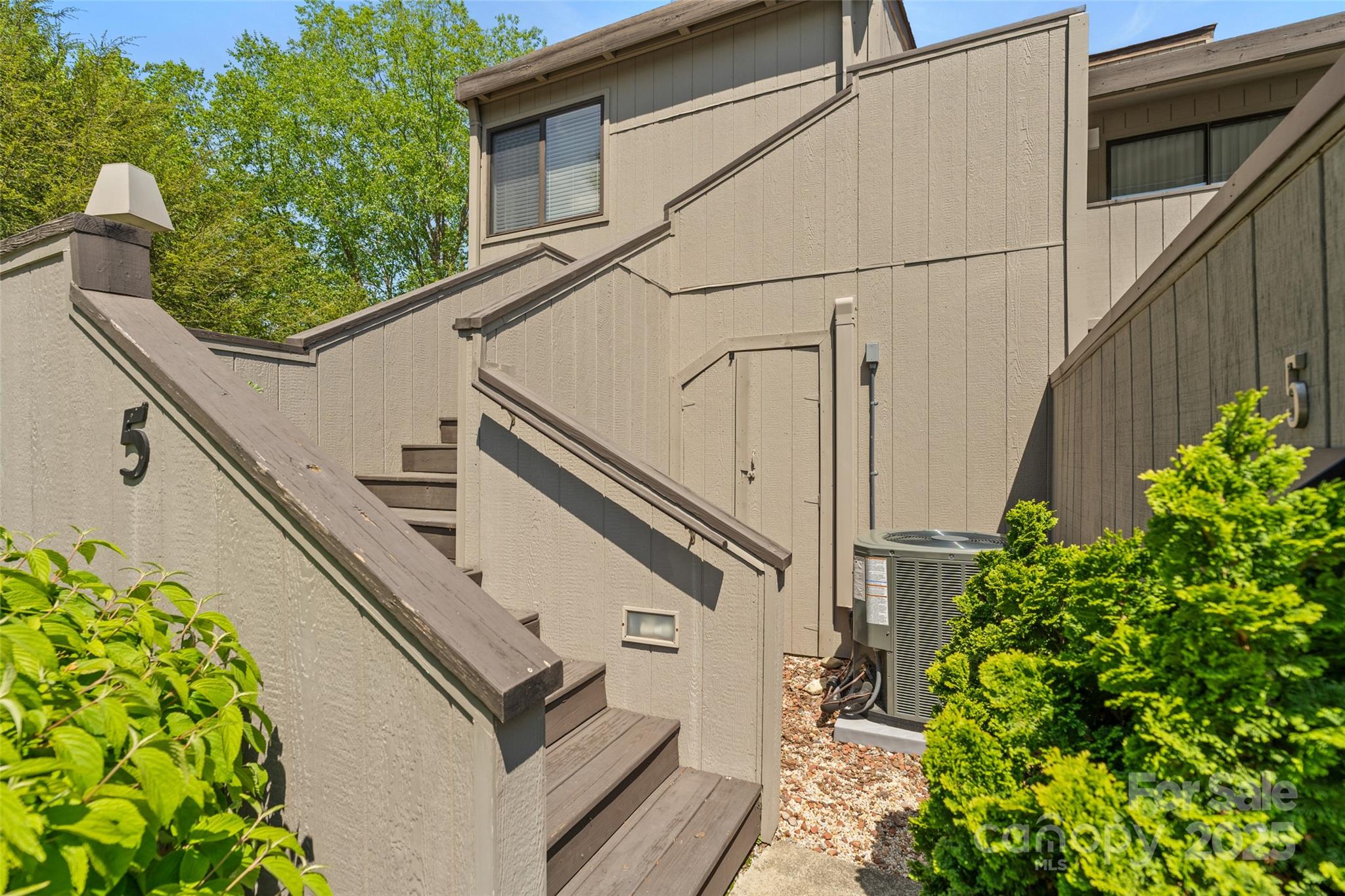 Property image 3 of 5 Lakemoor Lane in Lakemoor Village, Hendersonville, NC 28739