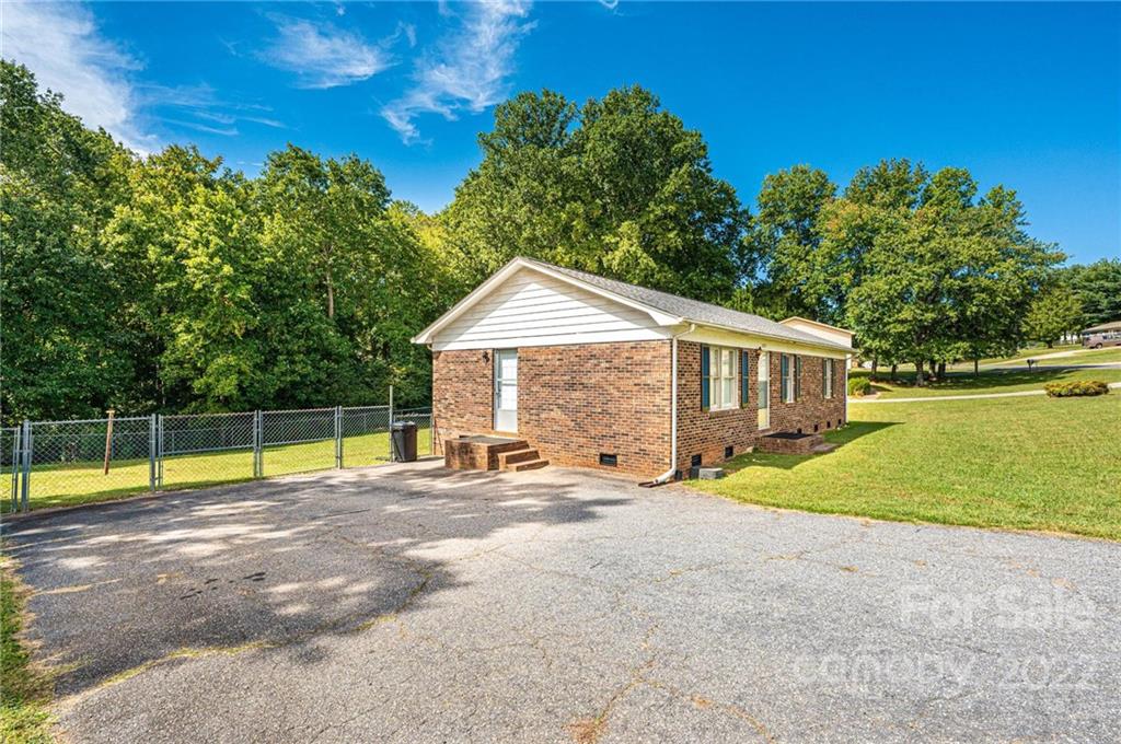 Property image 2 of 4579 Bethel Church Road in Jamestowne, Hickory, NC 28602