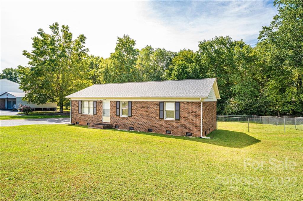 Property image 3 of 4579 Bethel Church Road in Jamestowne, Hickory, NC 28602
