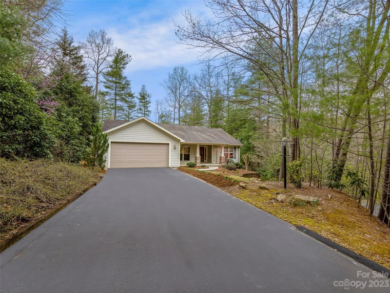 Property image 2 at 40 Indigo Way, Hendersonville, NC 28739