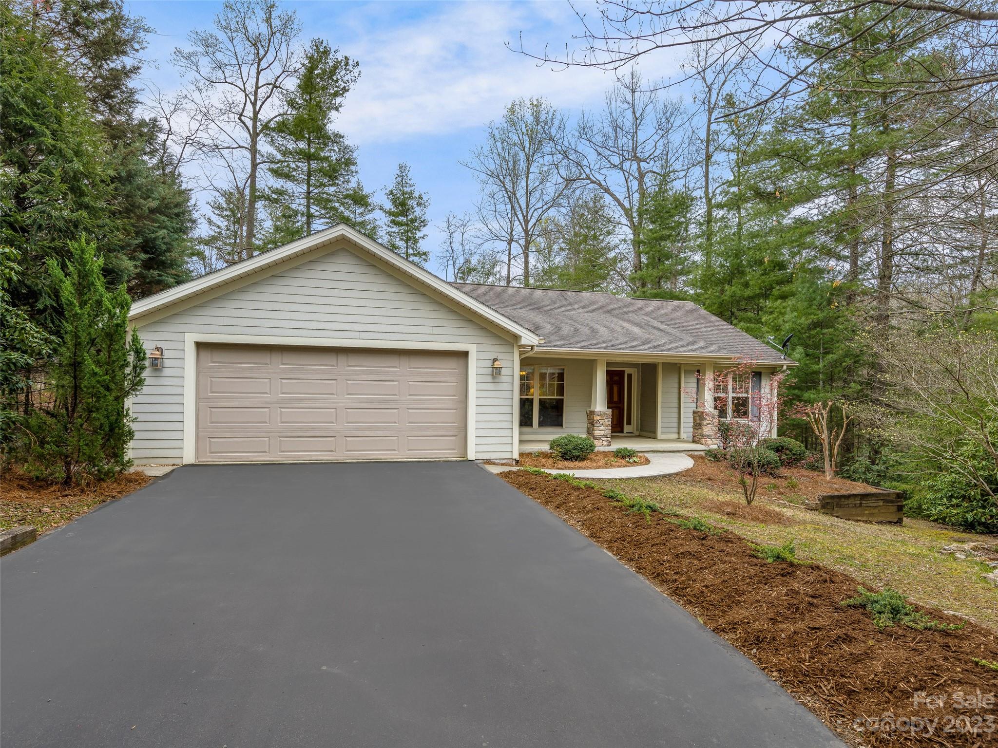 Property image 3 of 40 Indigo Way in Timber Creek, Hendersonville, NC 28739