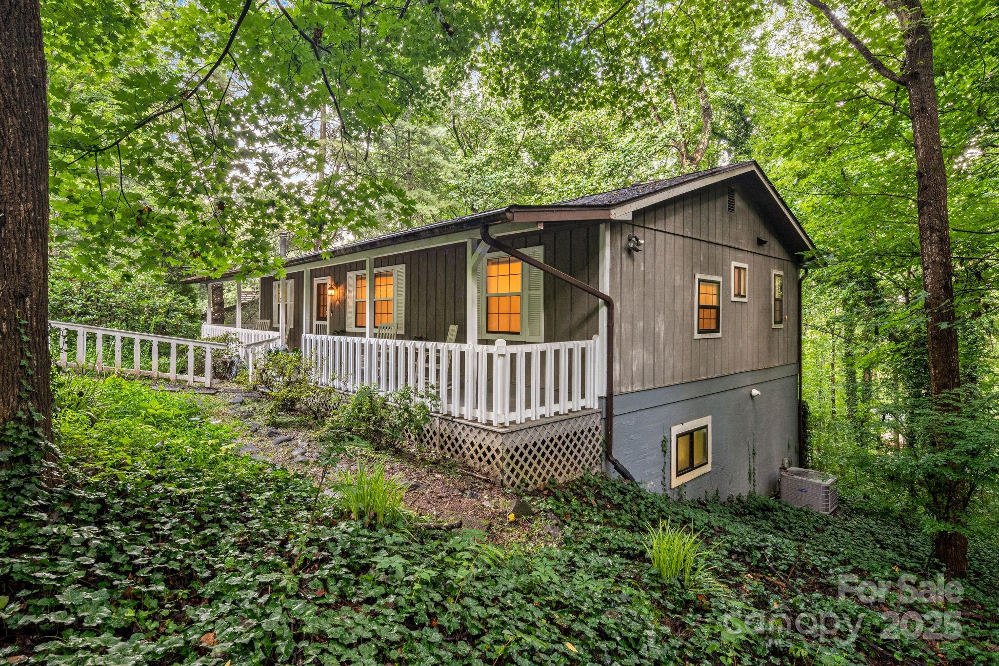 Property image 2 of 3 Shadywood Circle in Sunset Ridge, Asheville, NC 28803