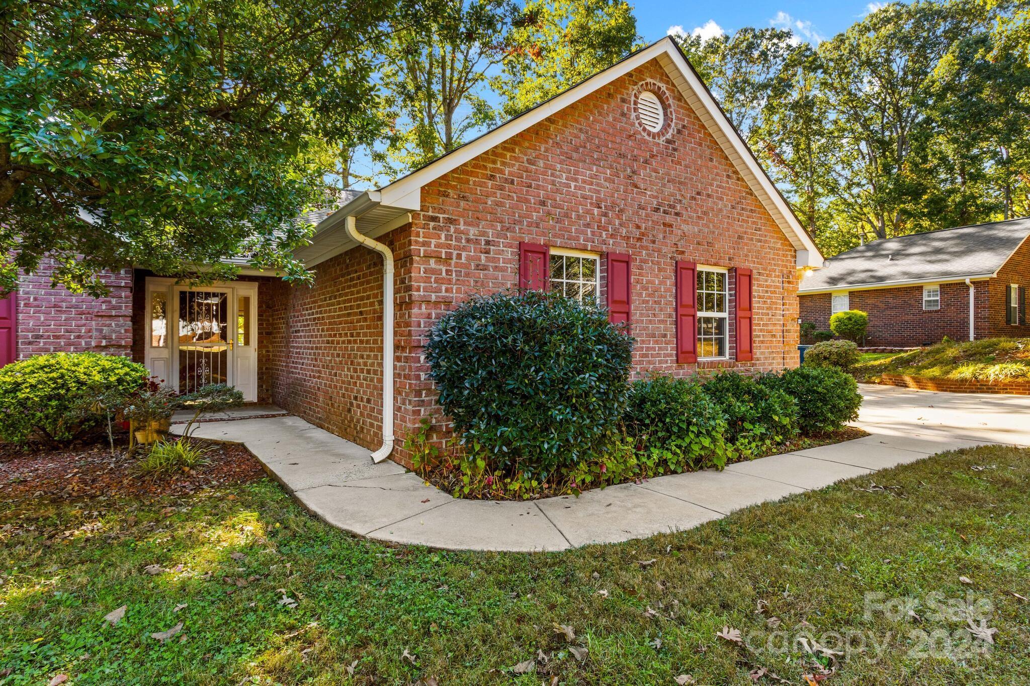 Property image 3 of 708 Wildwood Drive in Corbin Hills, Salisbury, NC 28146