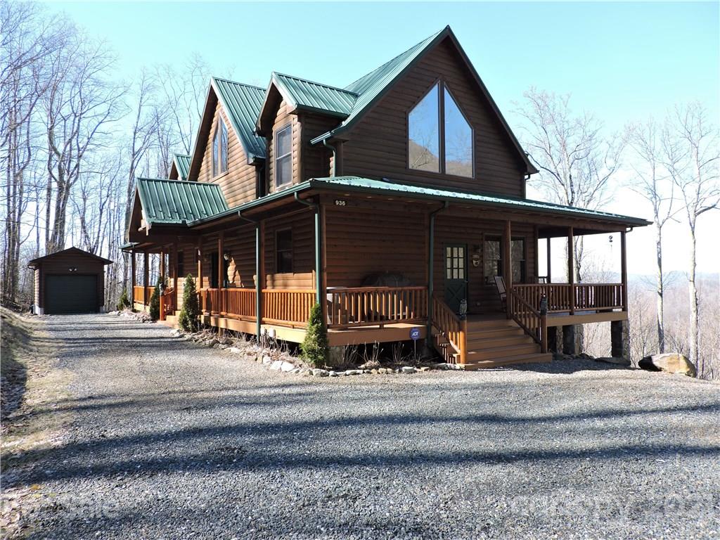 Property image 2 of 936 Amber Drive in Amber Ranches, Bakersville, NC 28705