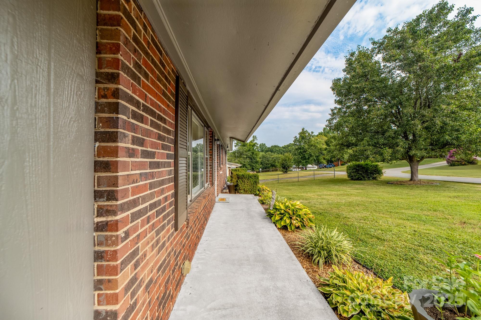 Property image 2 of 2509 Woodbridge Drive in Southgate, Gastonia, NC 28056