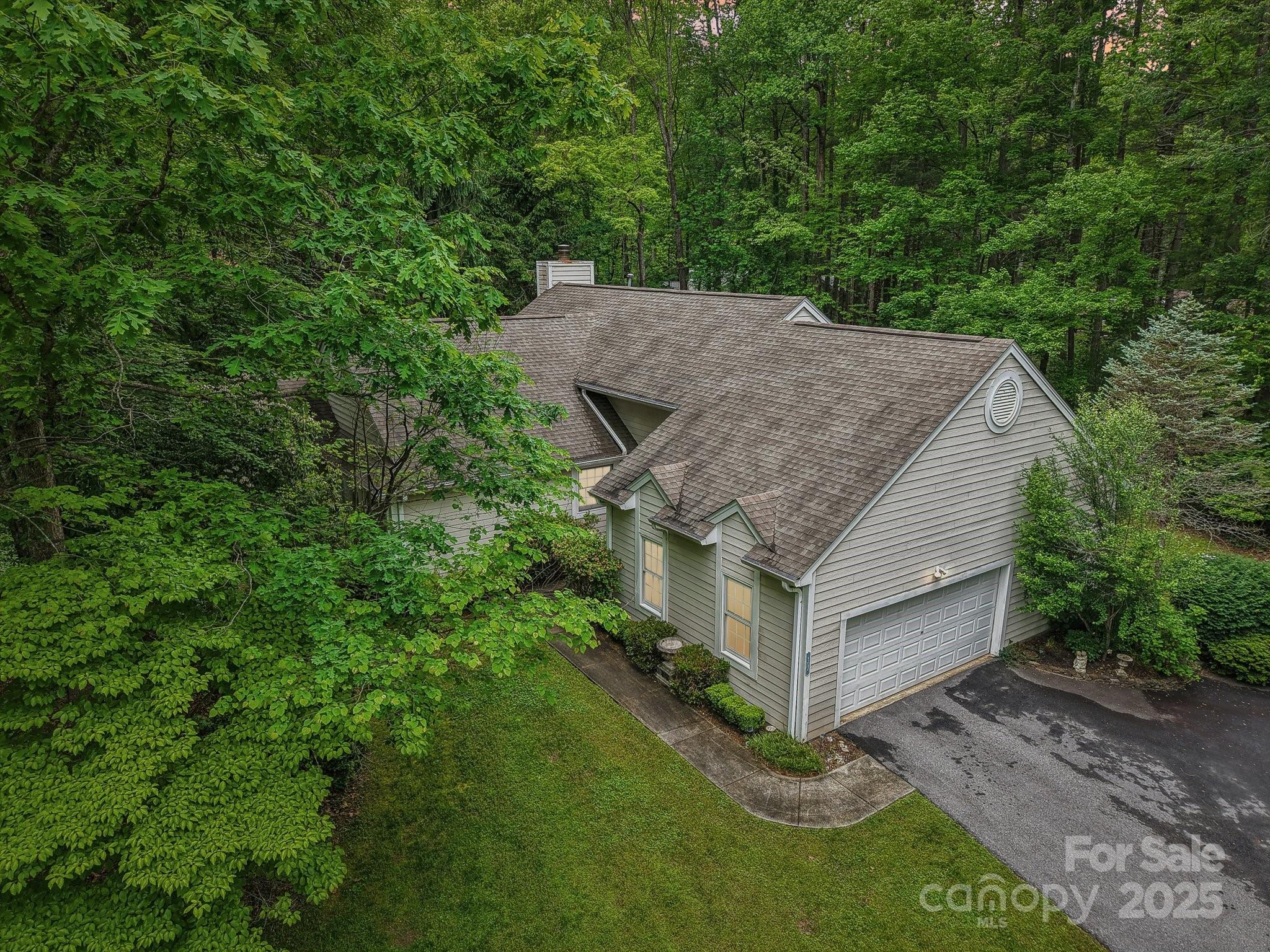 Property image 2 of 107 Camellia Way in Timber Creek, Hendersonville, NC 28739
