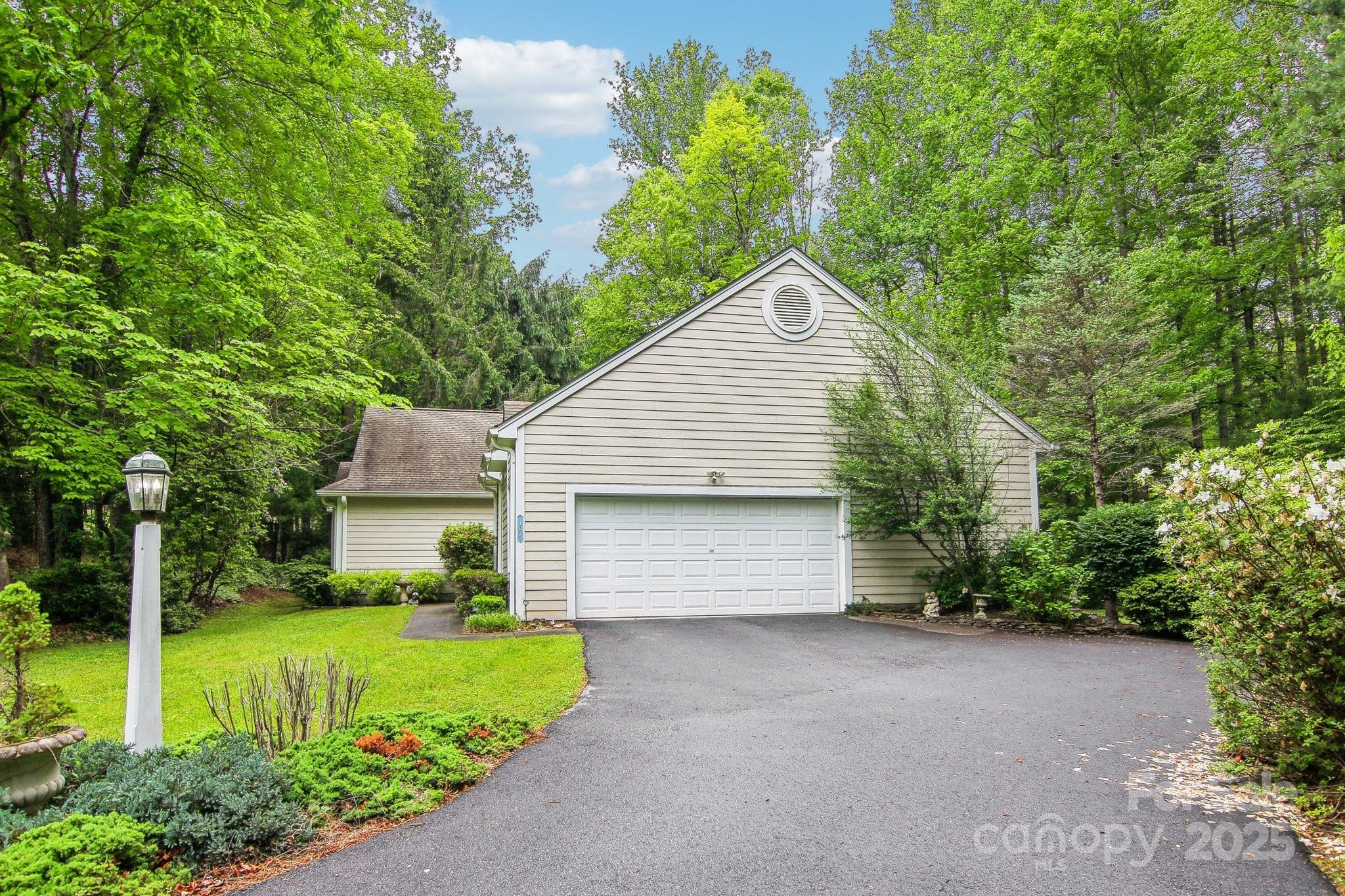 Property image 5 of 107 Camellia Way in Timber Creek, Hendersonville, NC 28739