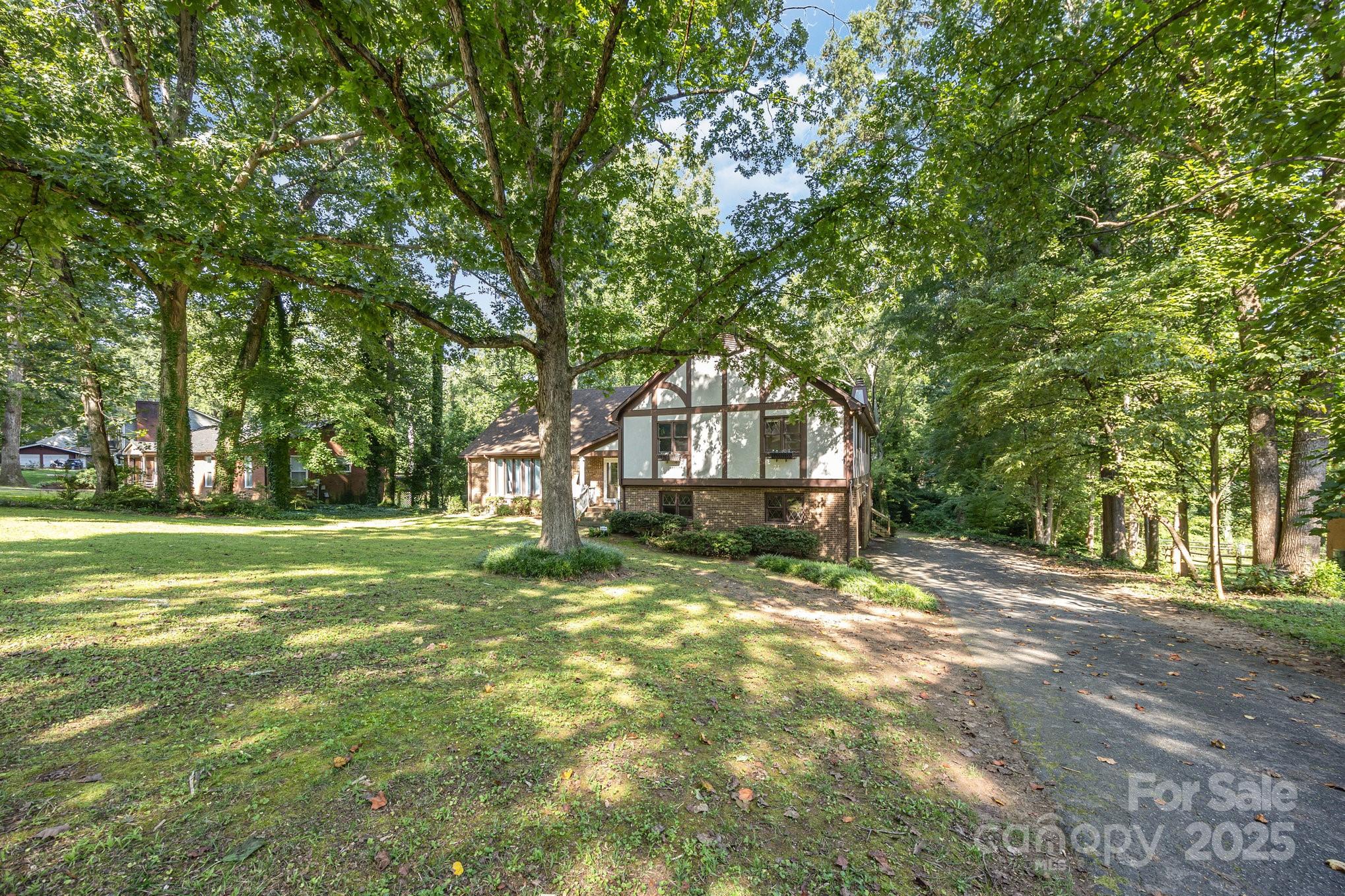 Property image 4 of 330 Camelot Drive in Country Club Hills, Salisbury, NC 28144