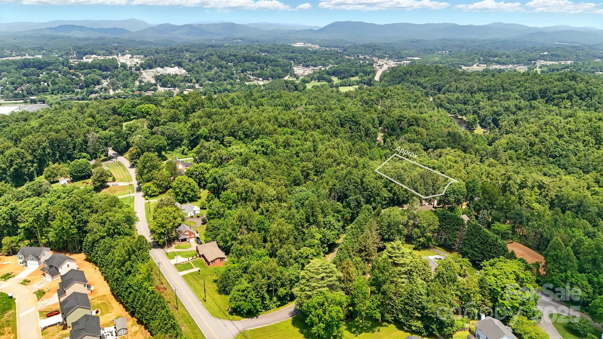Property image 3 of 211 Buckingham Court in Parkridge Estates, Lenoir, NC 28645