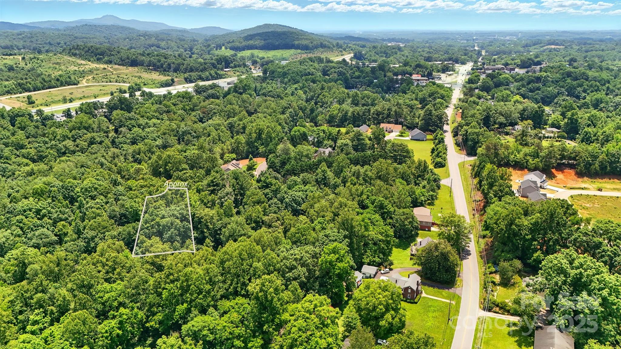 Property image 4 of 211 Buckingham Court in Parkridge Estates, Lenoir, NC 28645