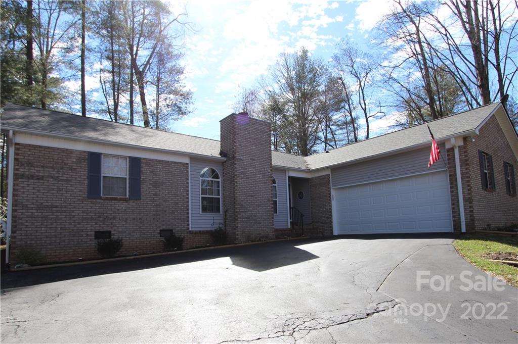 Property image 2 of 5 Bay Hill Court in Etowahs Reach, Etowah, NC 28729