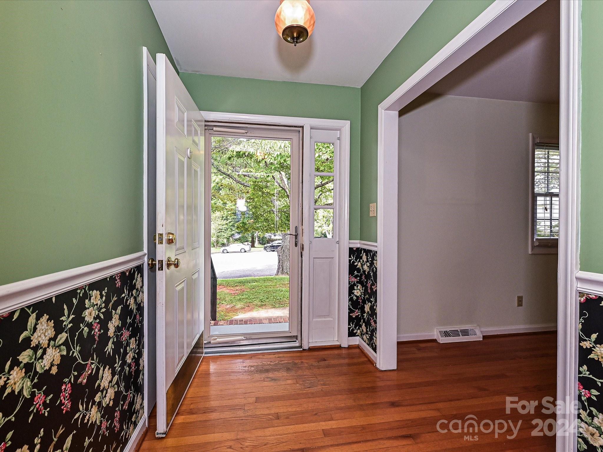 Property image 4 of 2142 Regent Court in Sedgefield, Gastonia, NC 28054