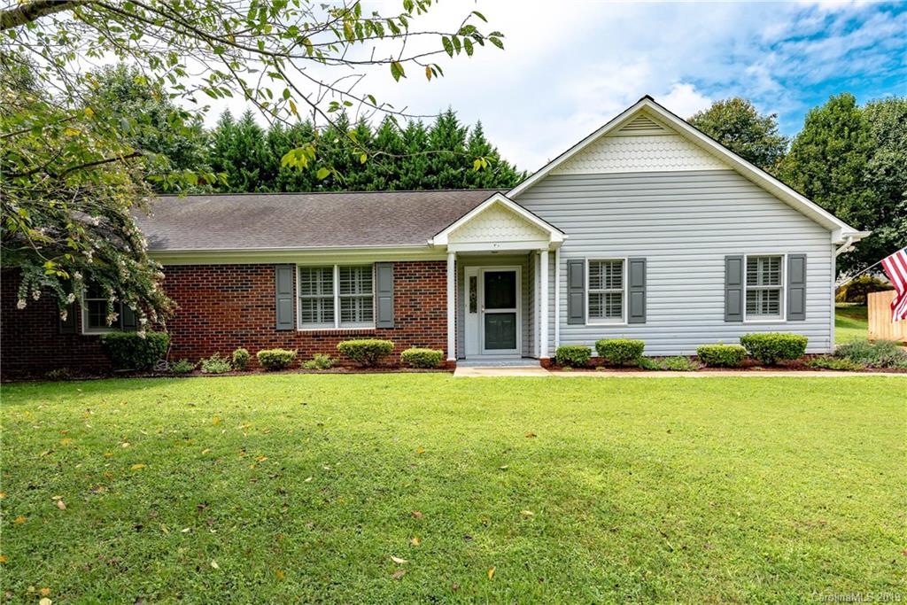 Property image 2 of 1352 Grady Lane in Melrose Place, Hickory, NC 28602