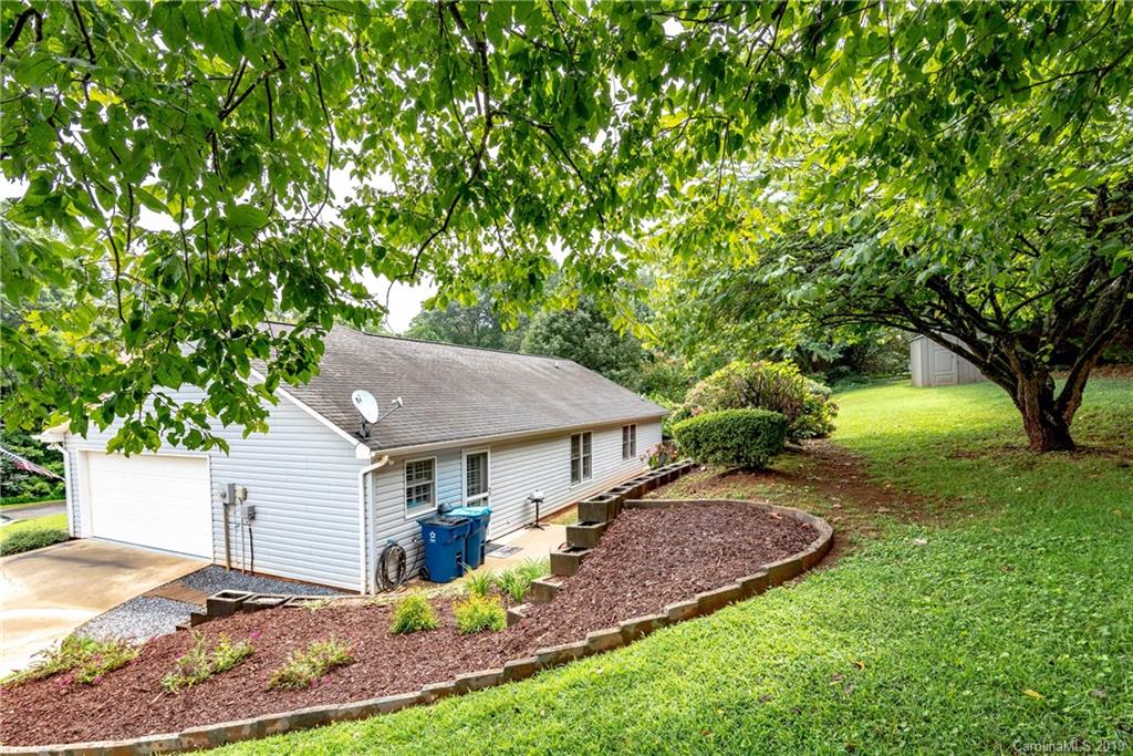 Property image 4 of 1352 Grady Lane in Melrose Place, Hickory, NC 28602