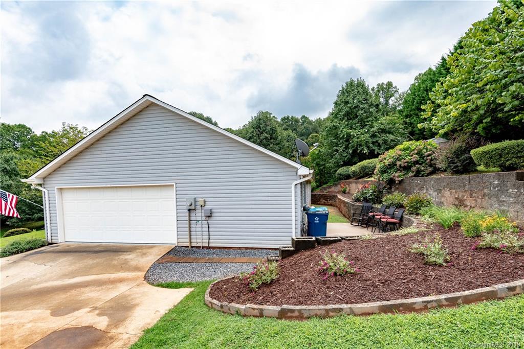 Property image 5 of 1352 Grady Lane in Melrose Place, Hickory, NC 28602