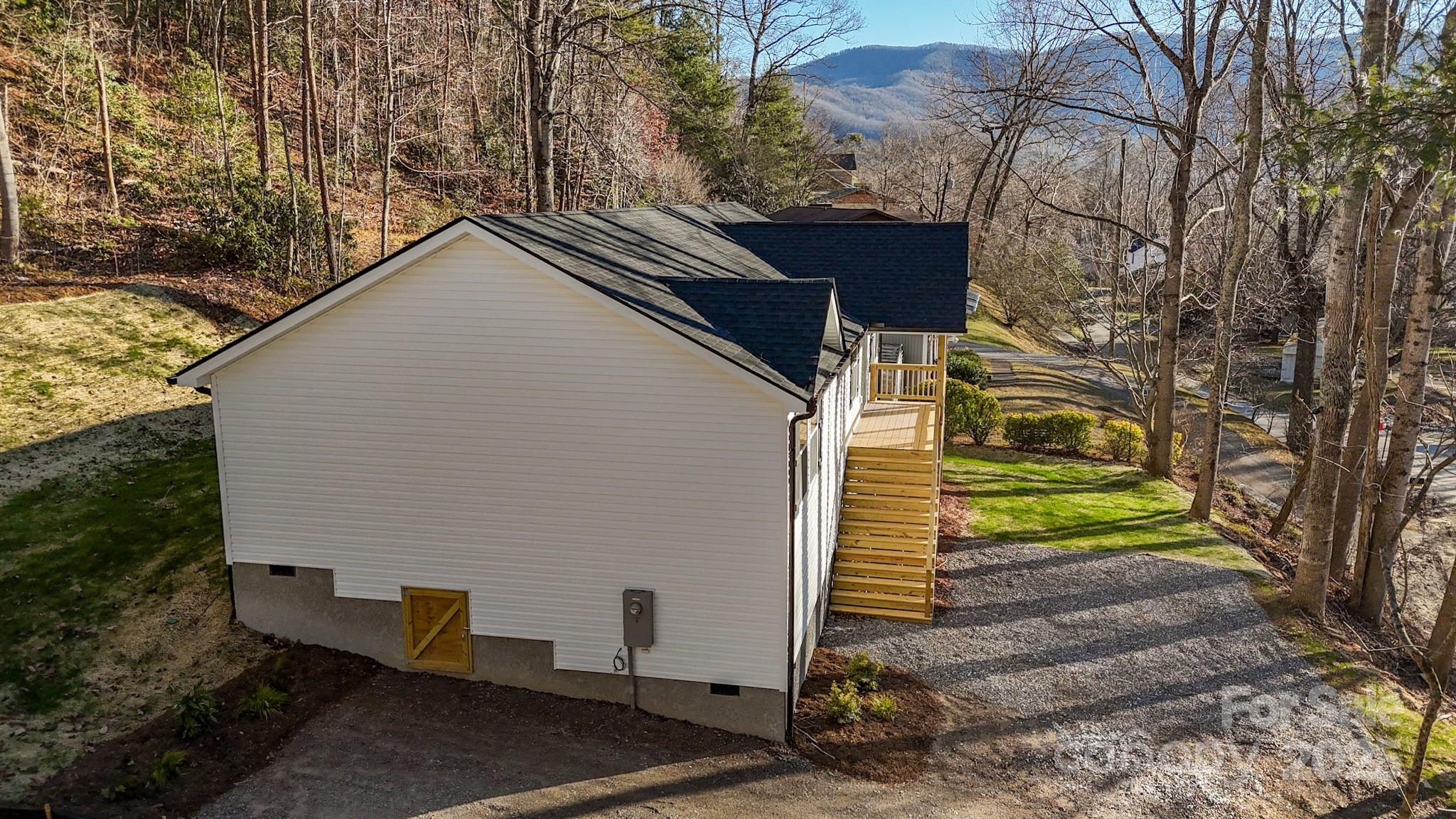 Property image 4 of 98 Dryid Hill Road in Grovemont, Swannanoa, NC 28778