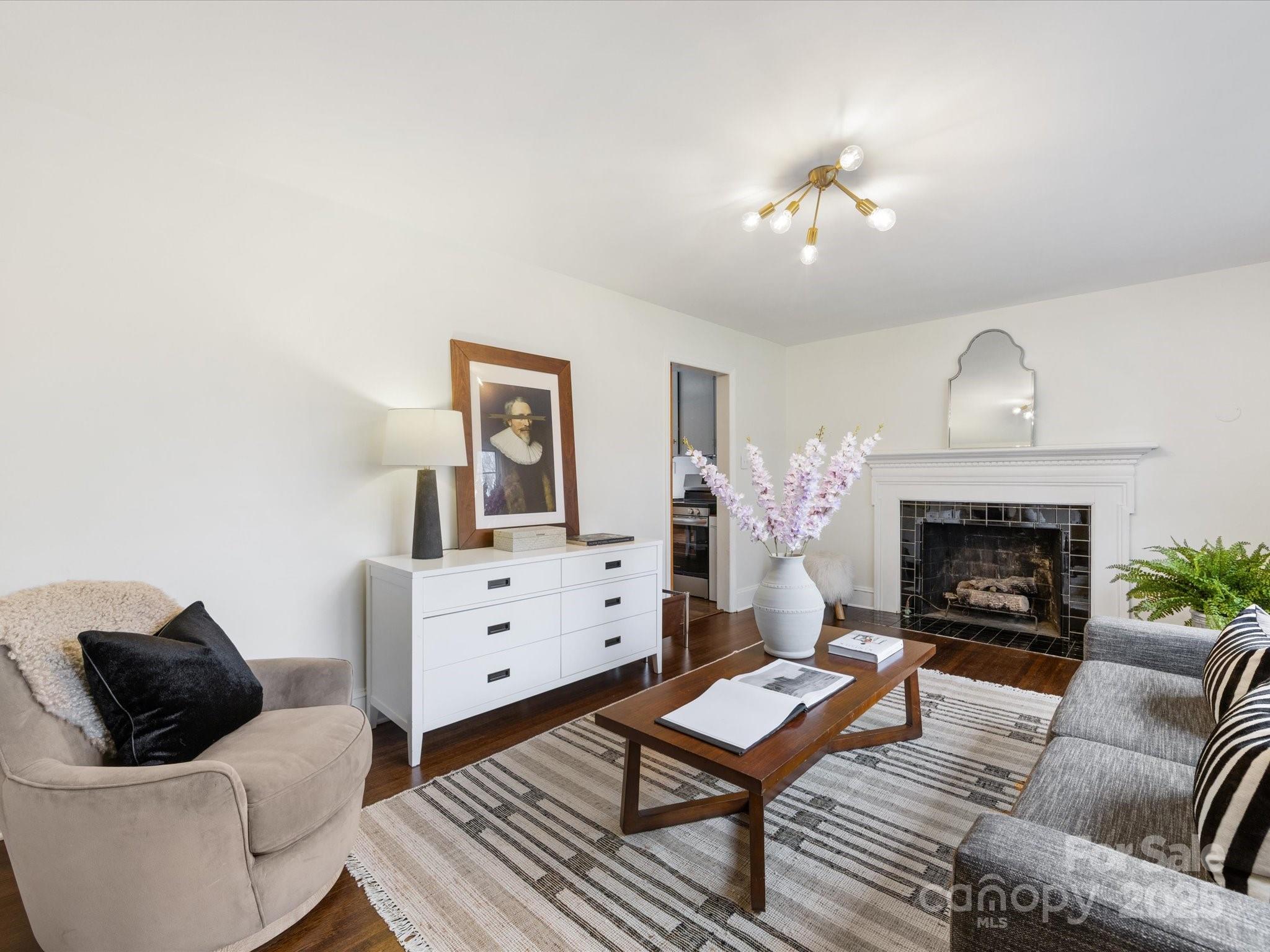 Property image 3 of 2908 Enfield Road in Markham Village, Charlotte, NC 28205