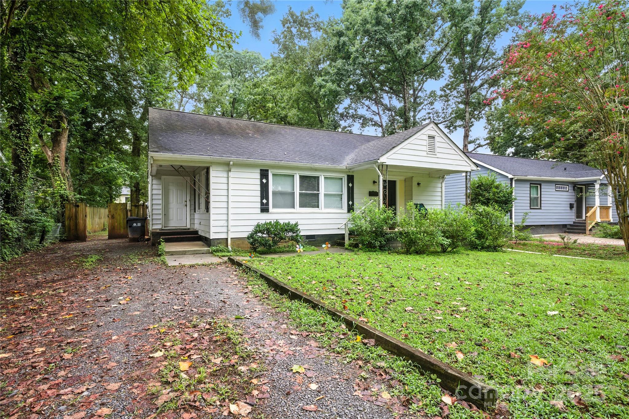 Property image 2 of 4036 Dinglewood Avenue in Howie Acres, Charlotte, NC 28205