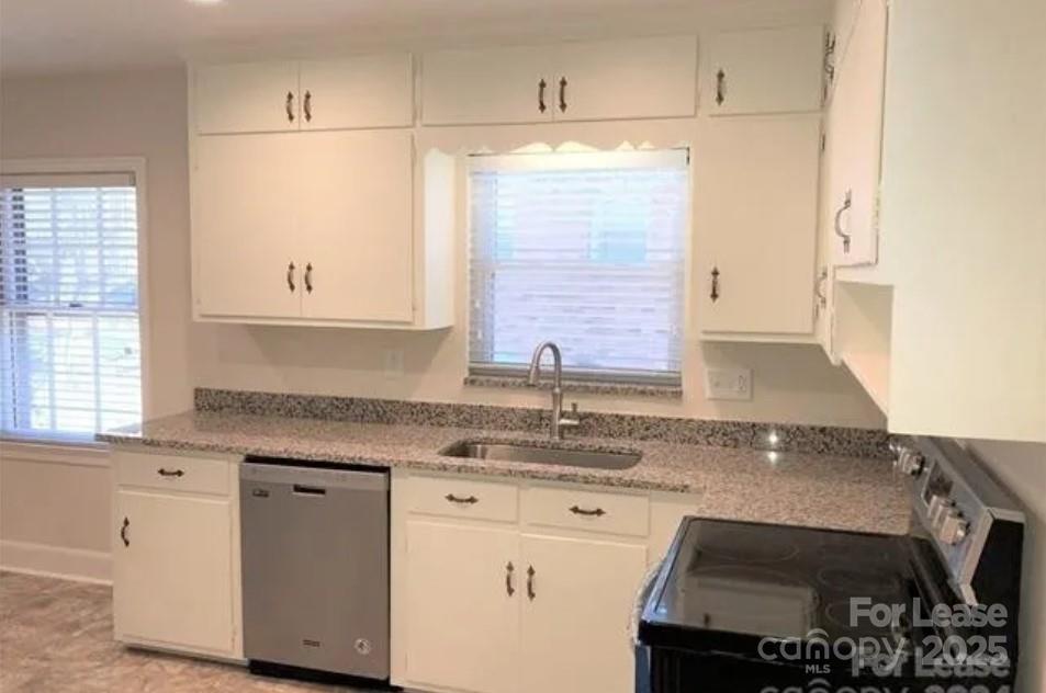 Property image 2 of 5814 Wedgewood Drive in Madison Park, Charlotte, NC 28210