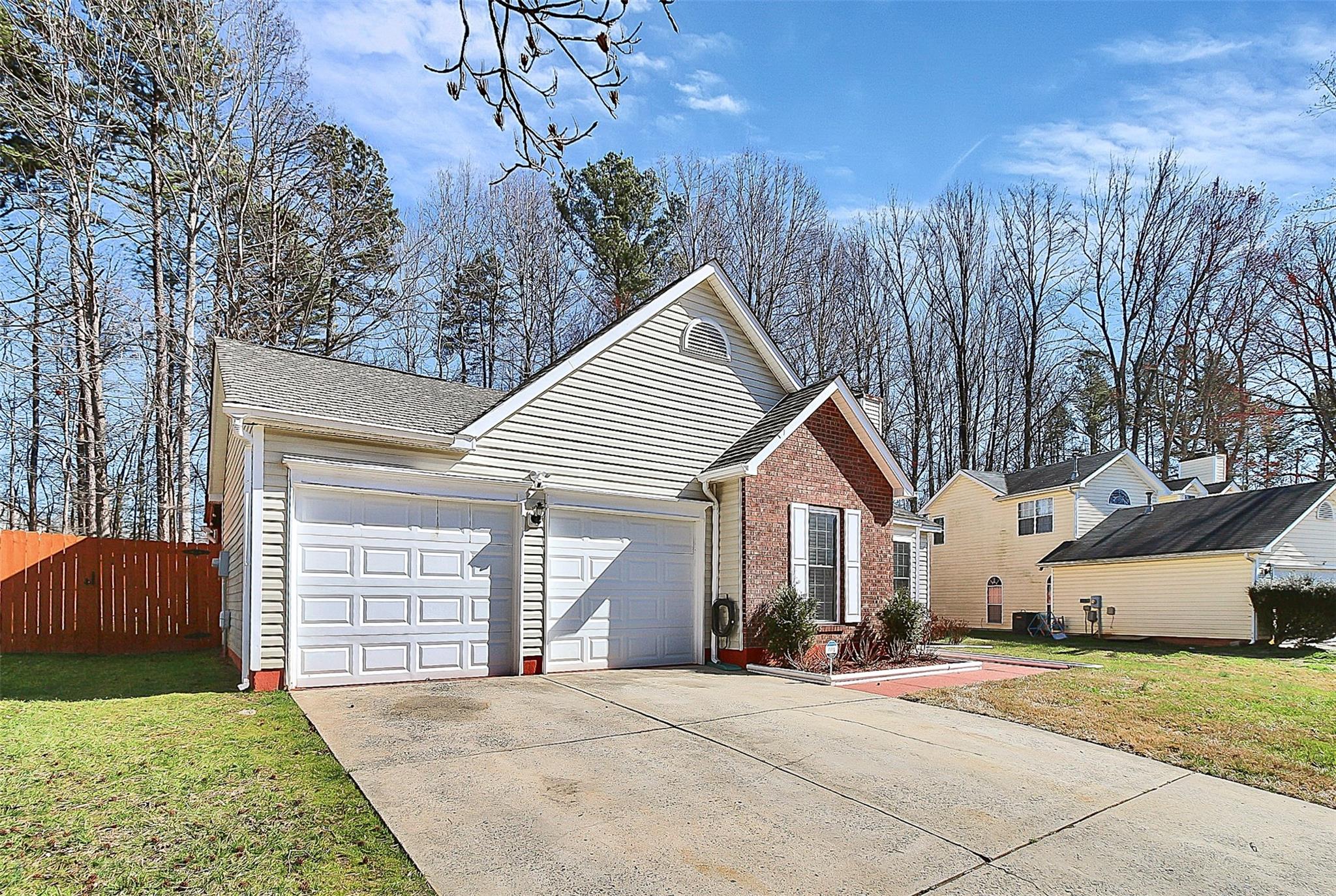 Property image 2 of 7505 Heronwood Lane in Pence Pond, Charlotte, NC 28227