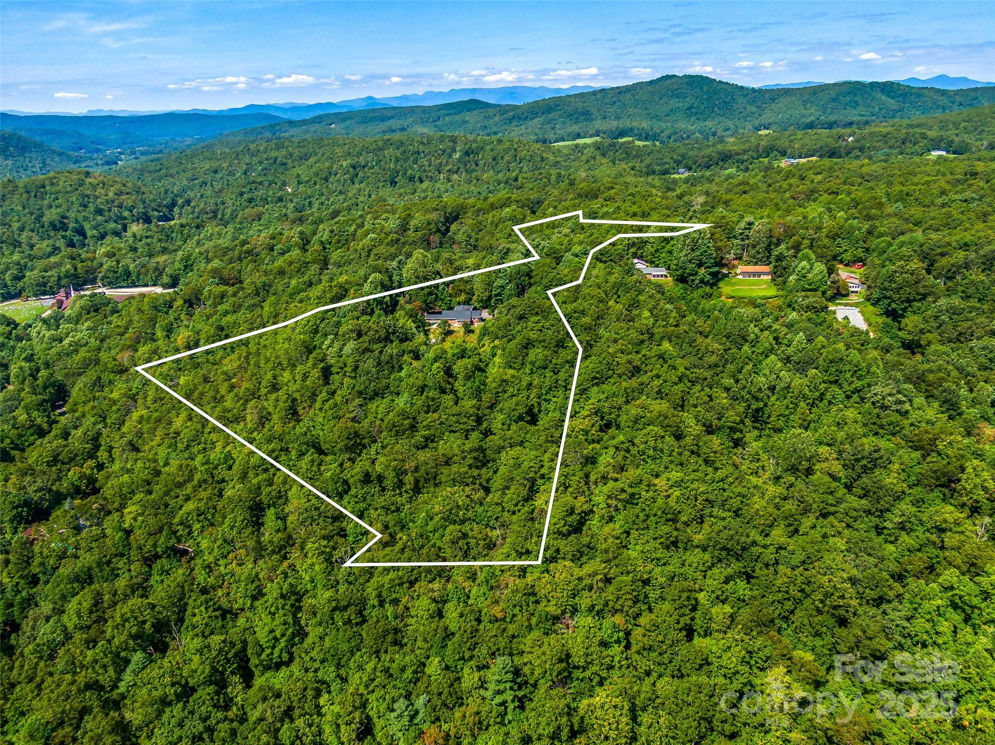 Property image 3 of 140 Matthew Drive in Jeter Mtn Terrace, Hendersonville, NC 28739