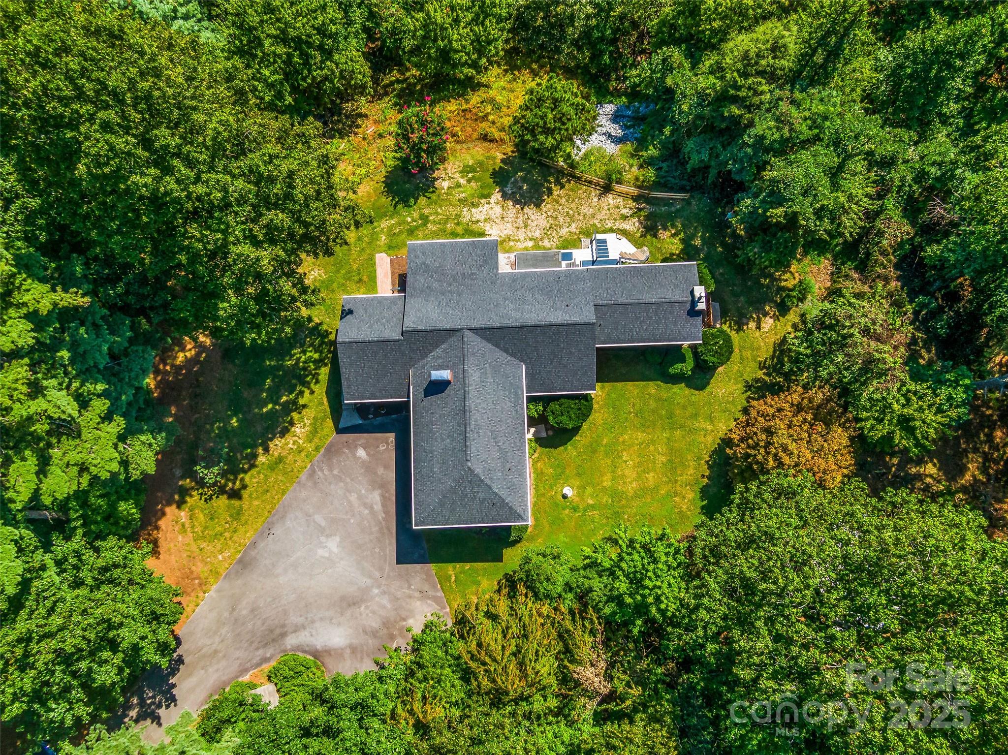 Property image 5 of 140 Matthew Drive in Jeter Mtn Terrace, Hendersonville, NC 28739