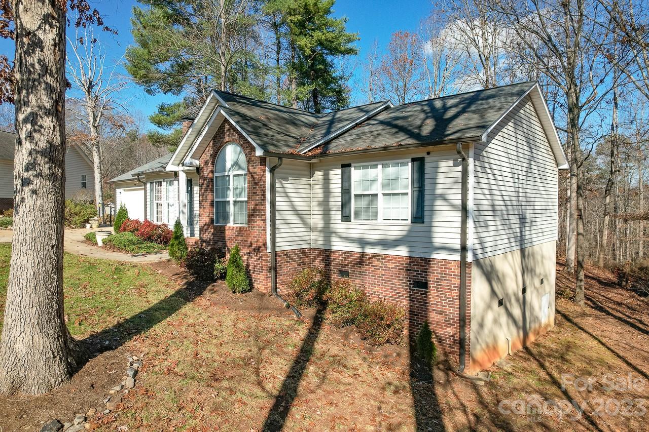 Property image 4 of 1611 9th Street Place in Providence Forest, Hickory, NC 28602