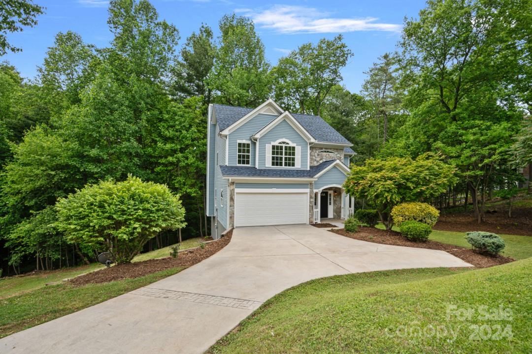 Property image 2 of 800 17th Avenue Drive in Providence Forest, Hickory, NC 28602