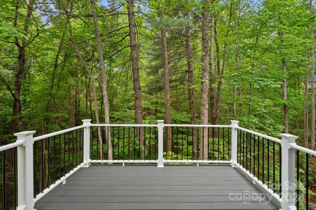 Property image 5 of 800 17th Avenue Drive in Providence Forest, Hickory, NC 28602