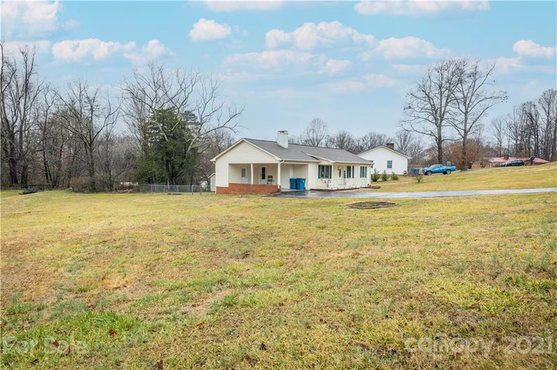 Property image 2 at 1654 Woodridge Circle, Hickory, NC 28602