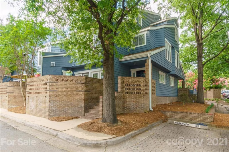 423 W 8th Street