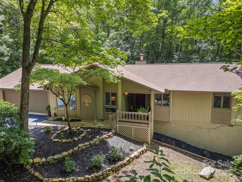 943 Salola Lane