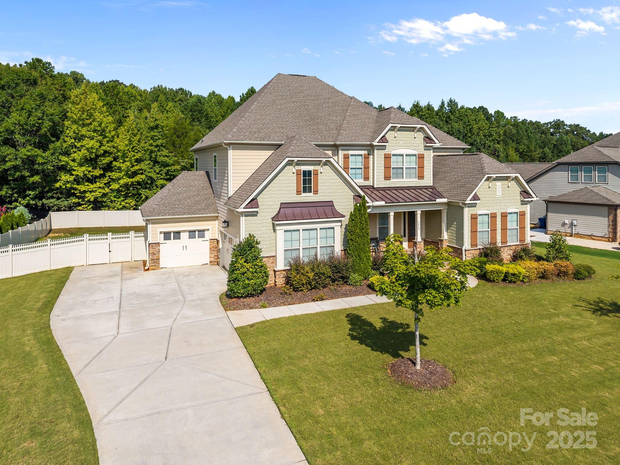 Property image 2 of 2420 Madeira Circle in Tuscany, Waxhaw, NC 28173