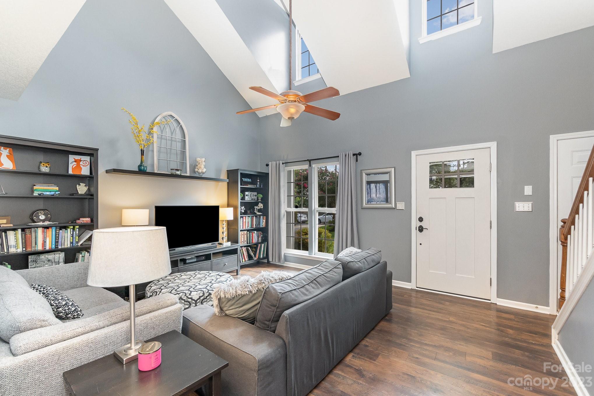 Property image 2 of 9815 Veronica Drive in Turtle Rock, Charlotte, NC 28215