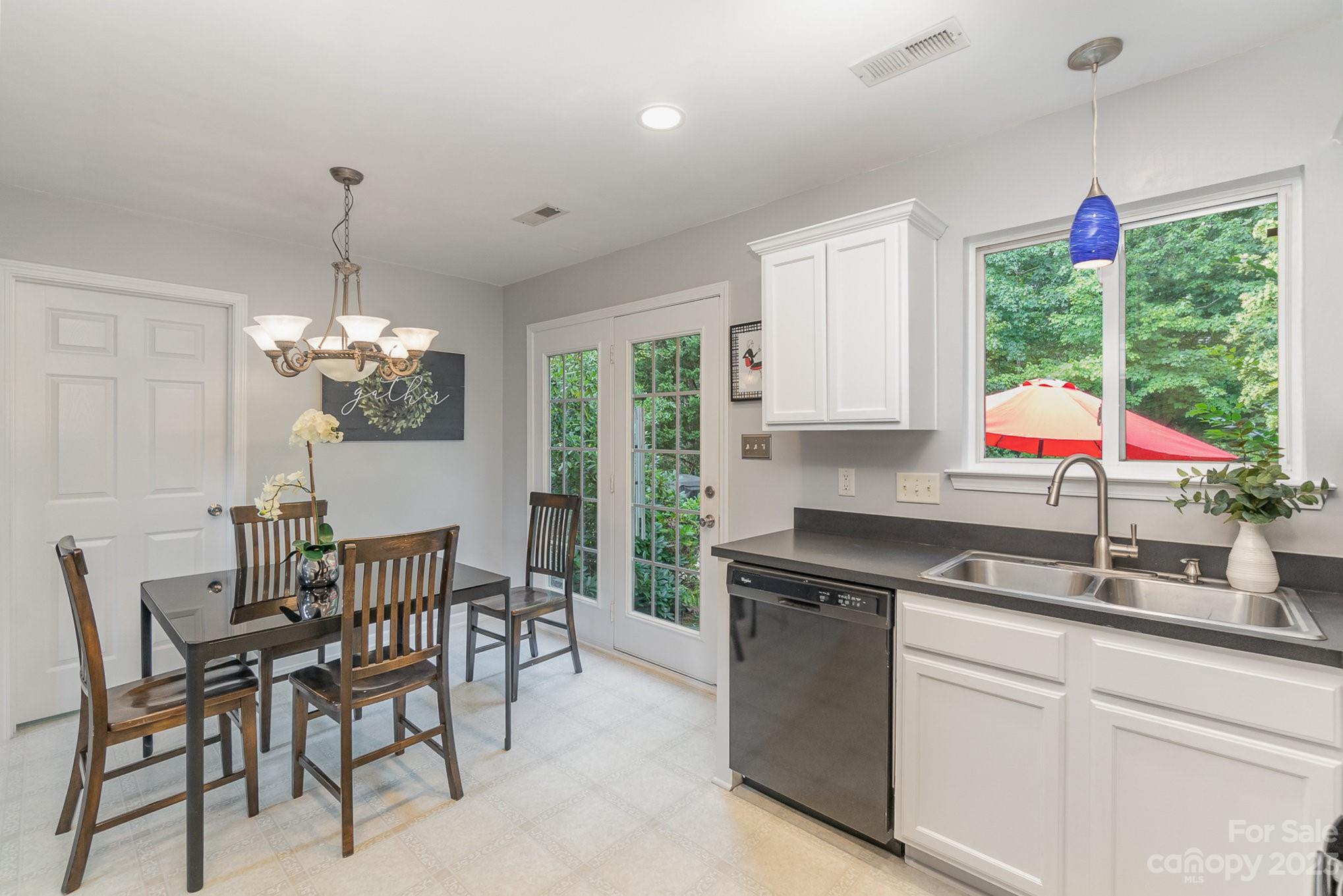 Property image 4 of 9815 Veronica Drive in Turtle Rock, Charlotte, NC 28215