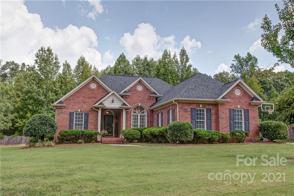 Property image 2 of 221 Ingonish Drive in KELTIC MEADOWS, Gastonia, NC 28056