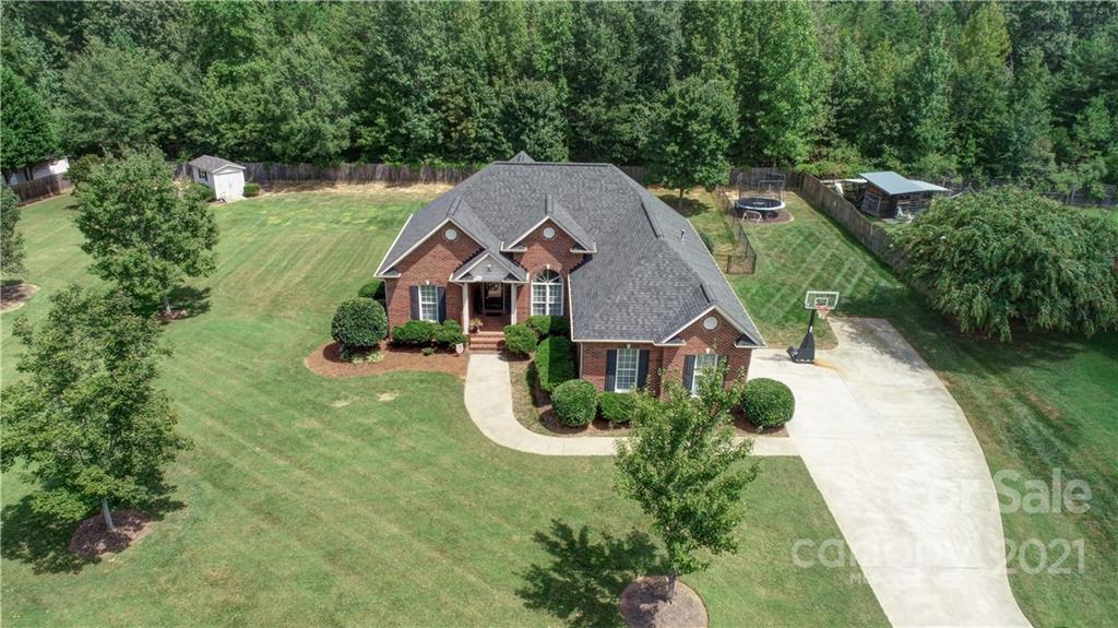 Property image 3 of 221 Ingonish Drive in KELTIC MEADOWS, Gastonia, NC 28056