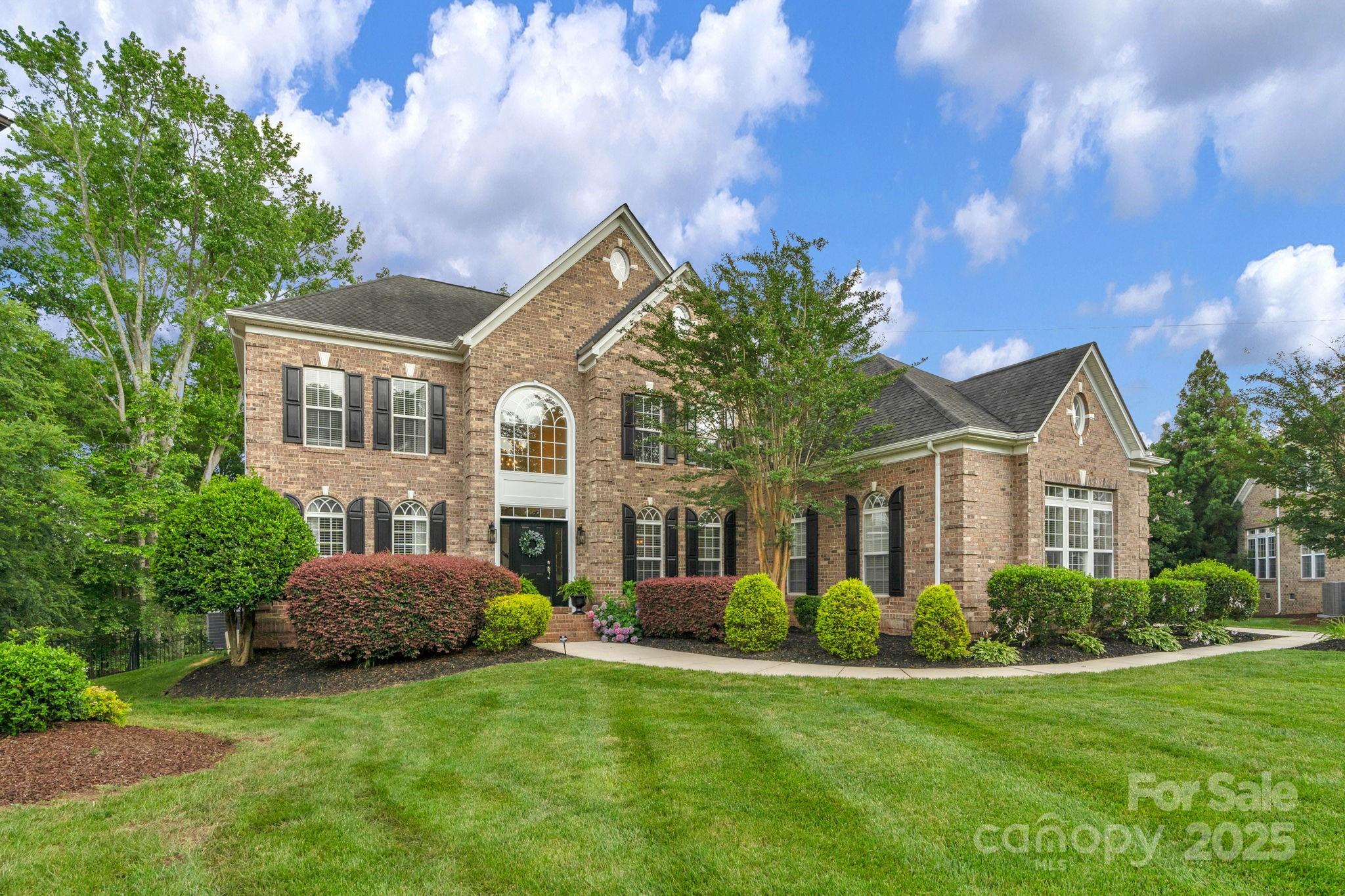 Property image 2 of 7501 Cleyera Circle in Weddington Trace, Waxhaw, NC 28173
