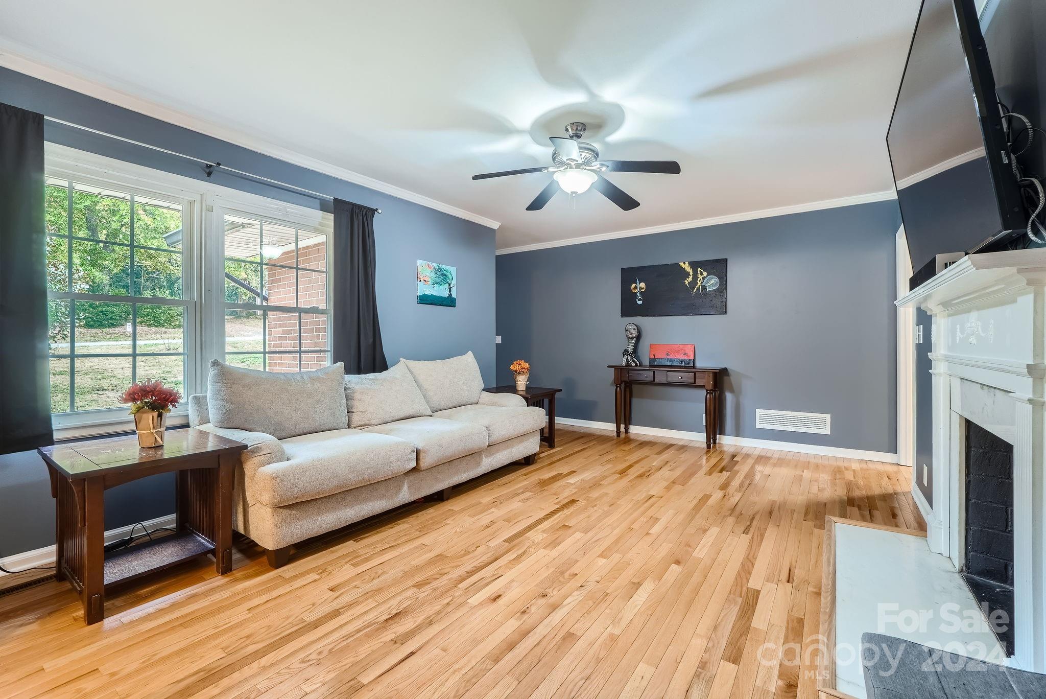 Property image 4 of 911 Churchill Drive in Sherwood Forest, Gastonia, NC 28054
