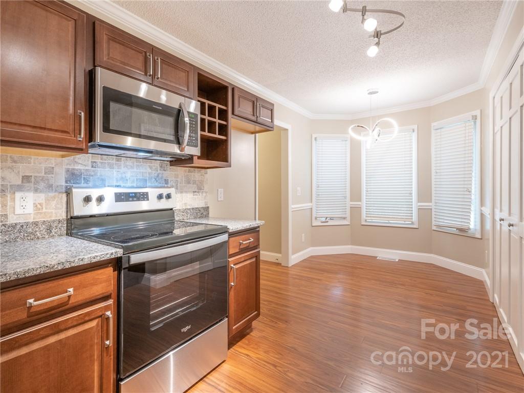 Property image 3 of 1040 Wexford Place in Ridgeview, Concord, NC 28027
