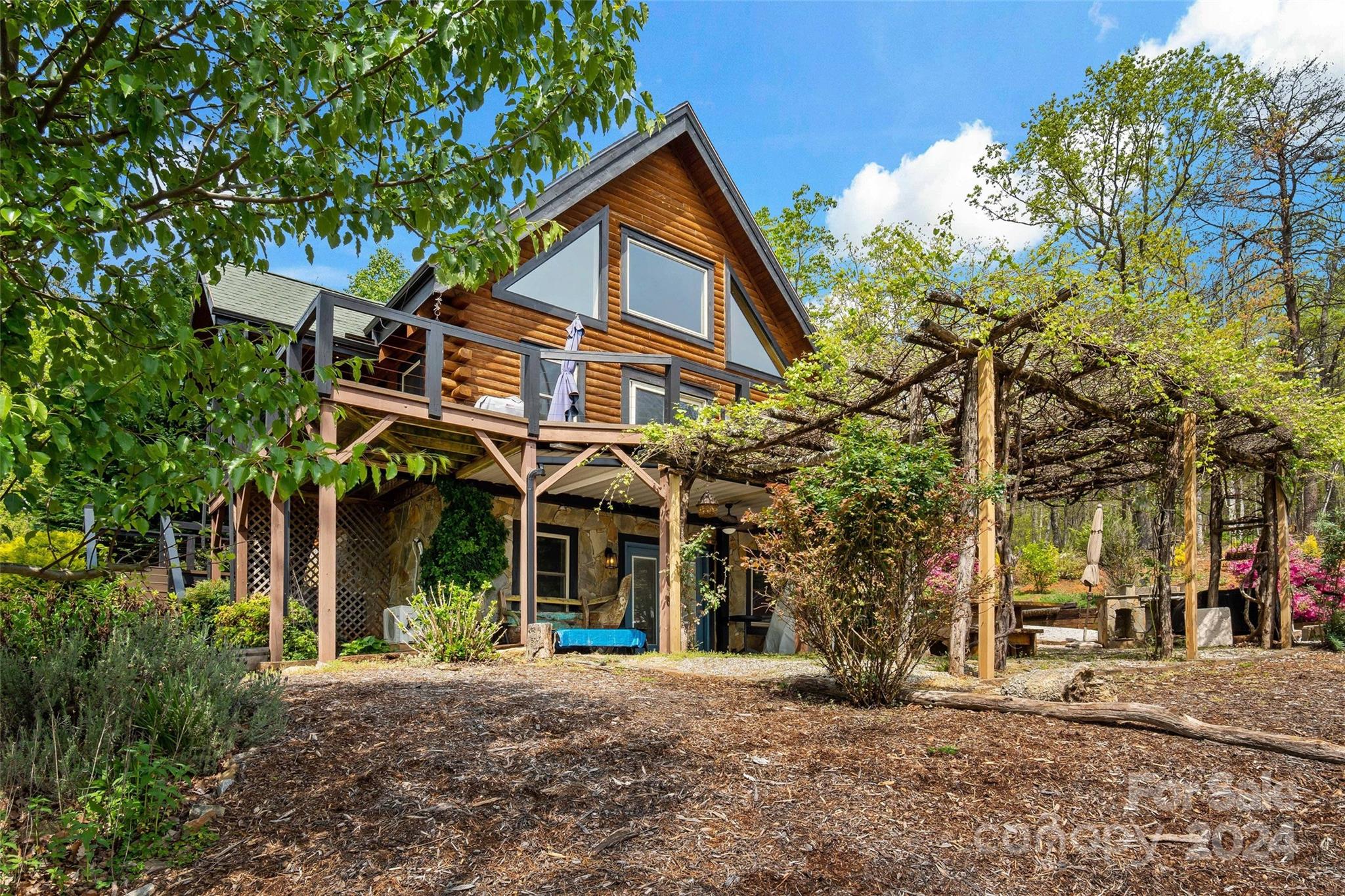 Property image 3 of 1586 Haven Heights Drive in Haven Heights, Marion, NC 28752