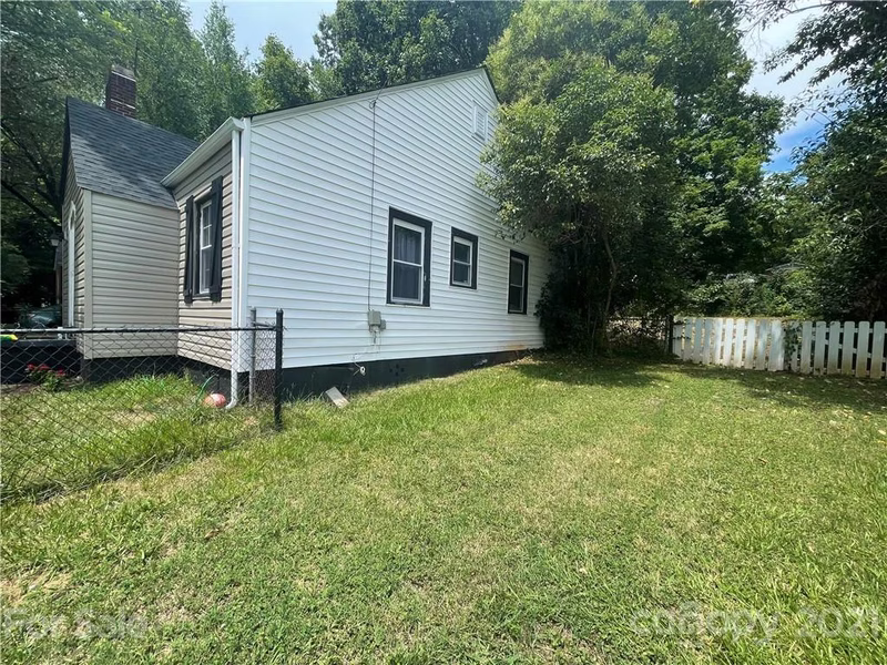 Property image 2 at 330 Westwood Drive, Statesville, NC 28677