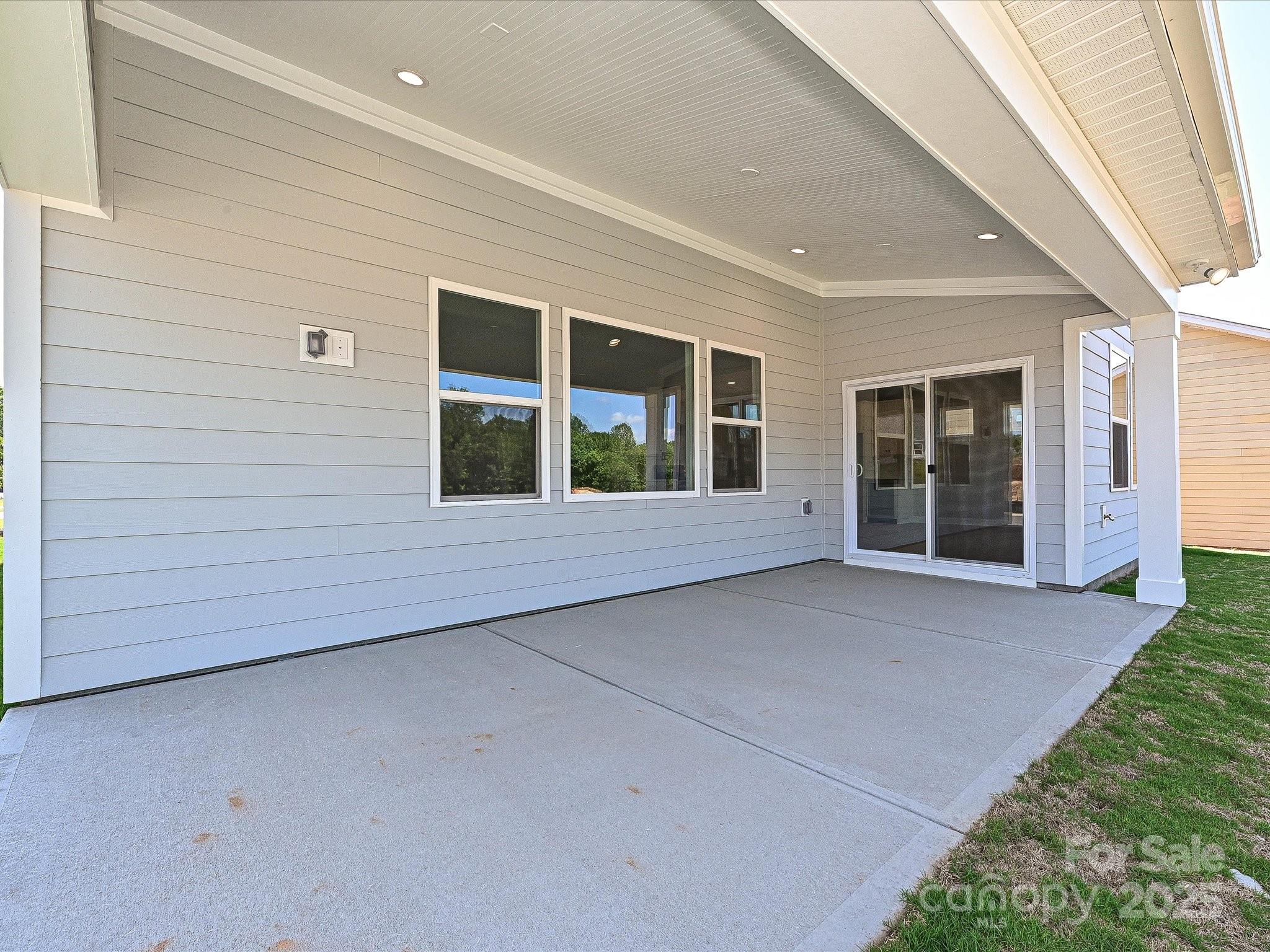 Property image 4 of 2204 Camber Drive in Camber Woods, Gastonia, NC 28054