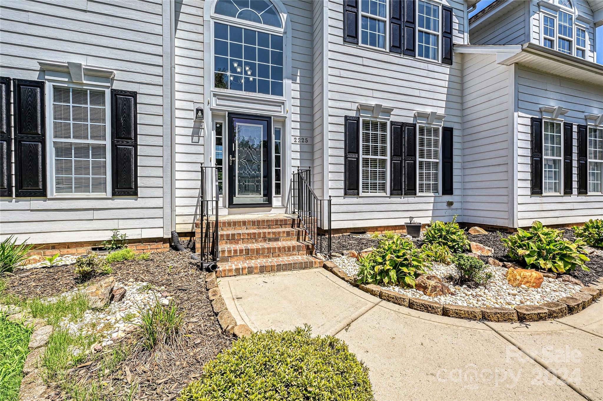 Property image 2 of 2225 Madeira Circle in Tuscany, Waxhaw, NC 28173