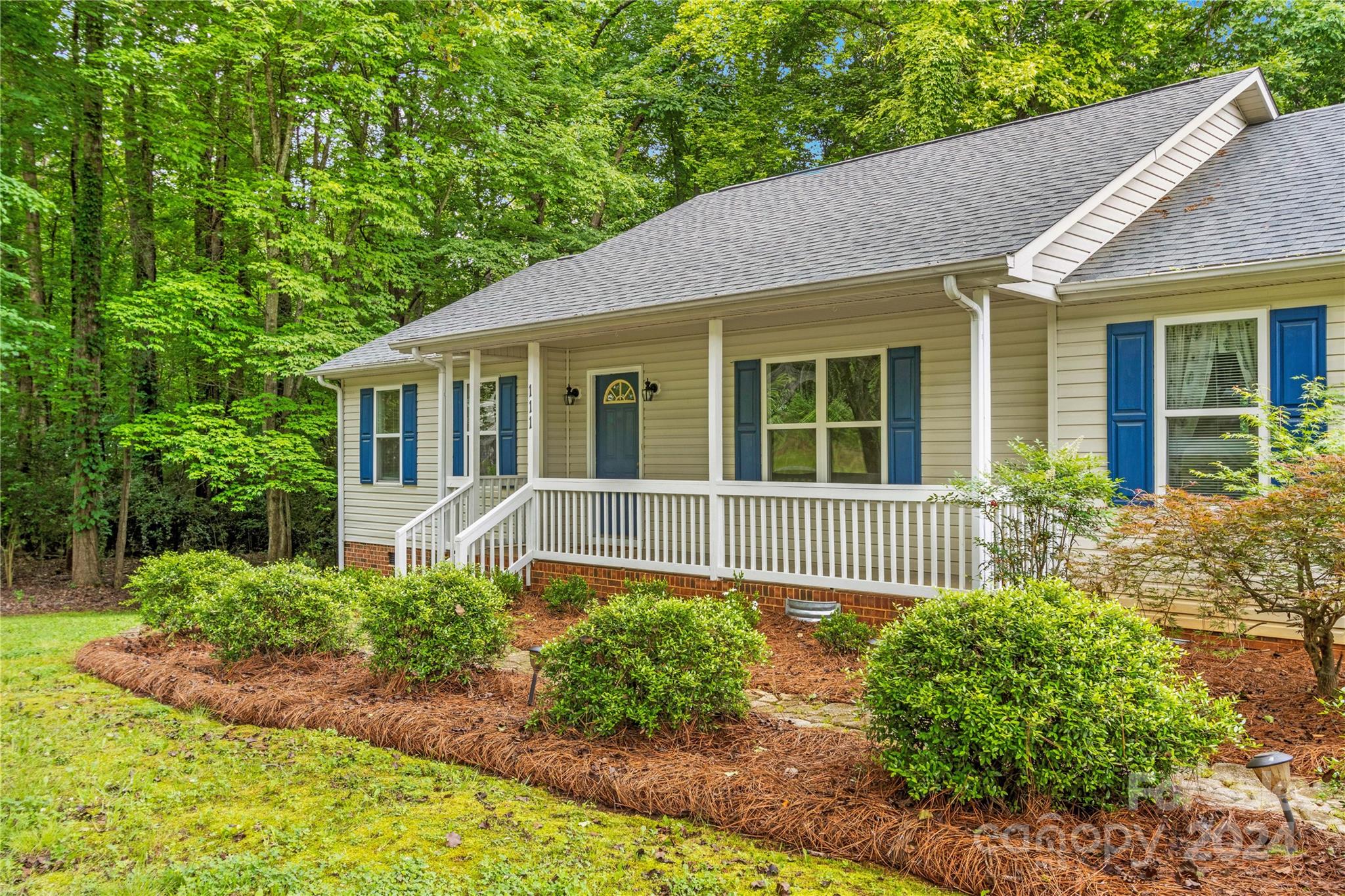 Property image 3 of 111 Seagrove Lane in Holiday Harbor, Mooresville, NC 28117