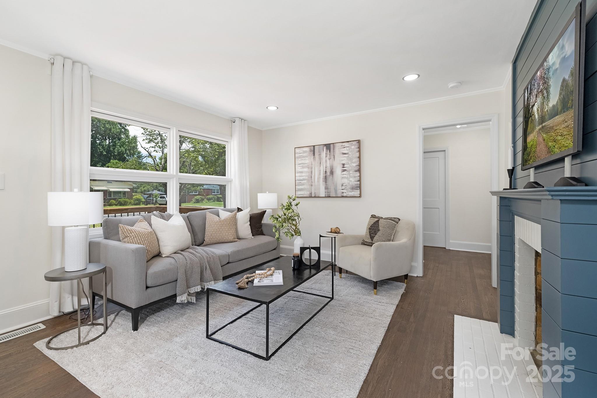 Property image 5 of 2324 Amesbury Avenue in Markham Village, Charlotte, NC 28205