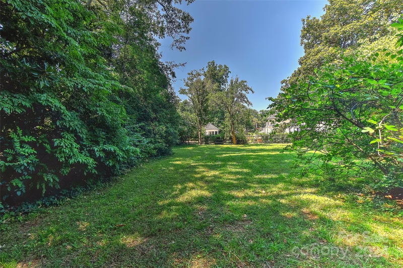 Property image 5 at 845 Greentree Drive, Charlotte, NC 28211