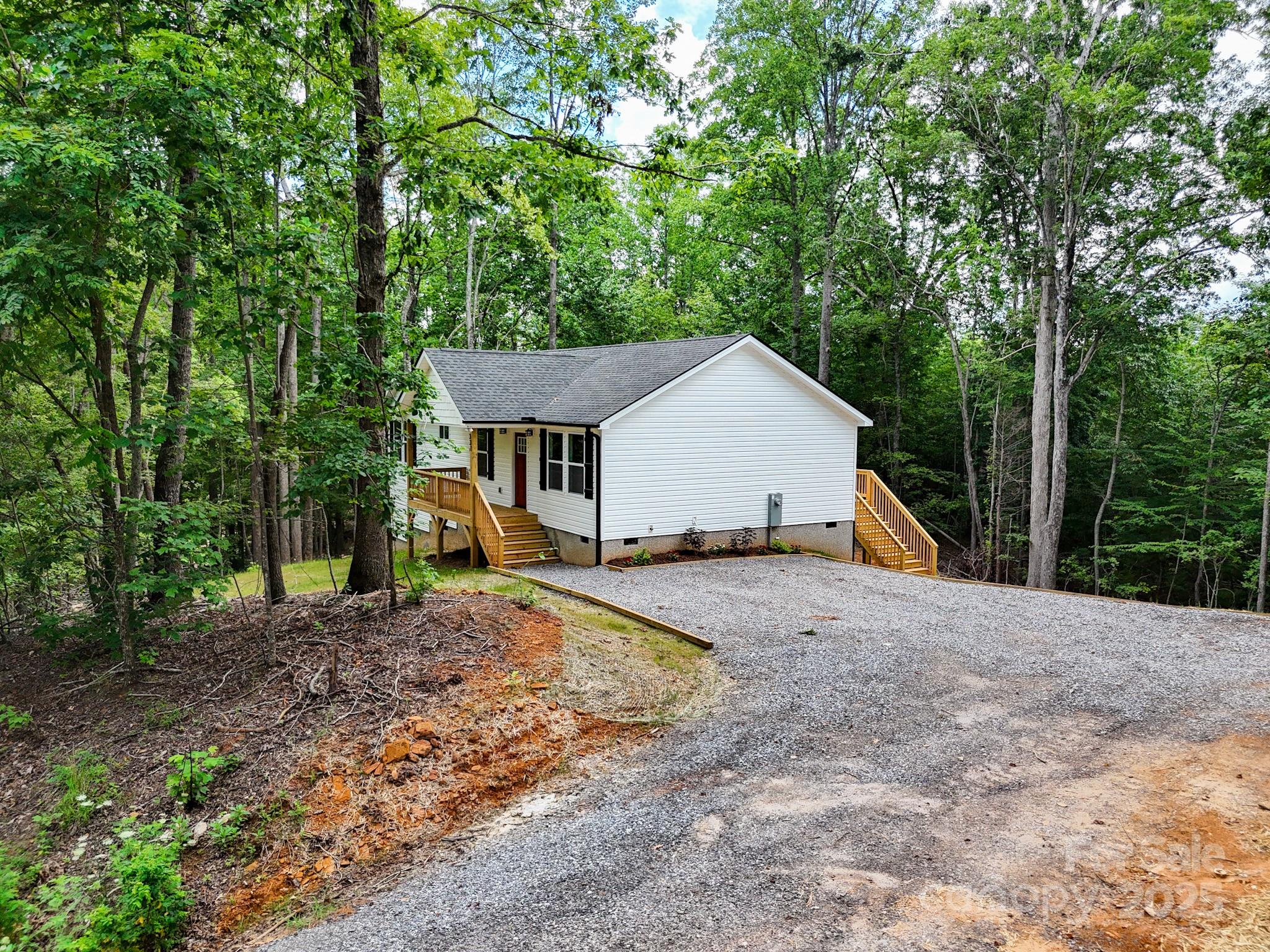 Property image 2 of 331 Haven Ridge Lane in Haven Heights, Marion, NC 28752