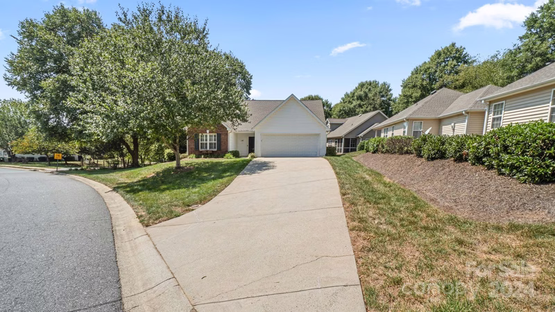 Property image 2 at 136 Oak Village Parkway, Mooresville, NC 28117