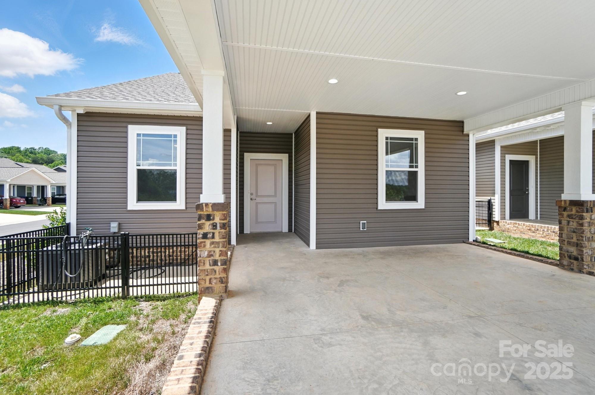 Property image 3 of 1530 29th Street in Sweetwater, Hickory, NC 28602